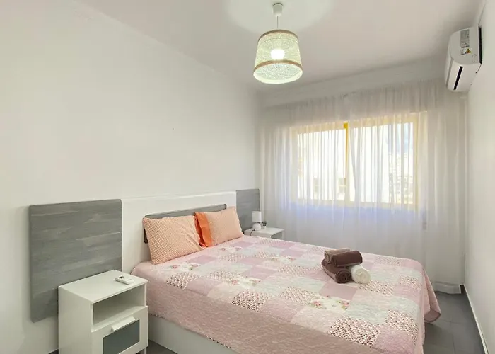 Quarteira Frente Praia II By Homeslow Rentals